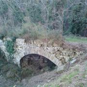 I resti della ferrovia a scartamento ridotto da Arezzo a Fossato